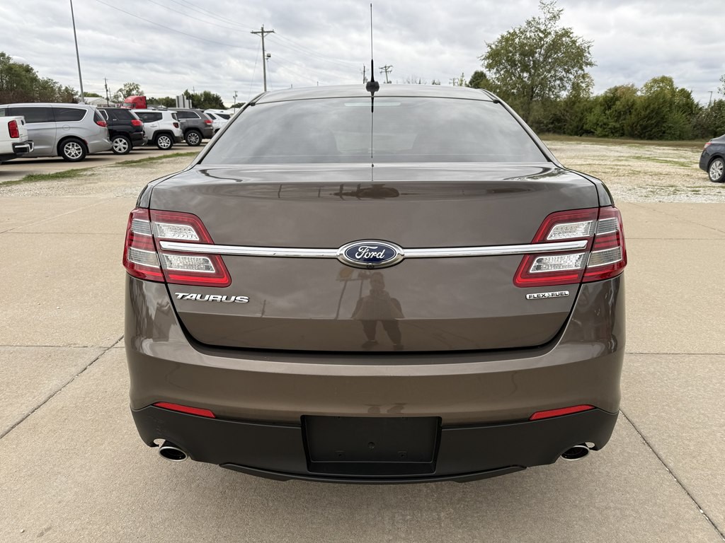 2016 Ford Taurus Image 4