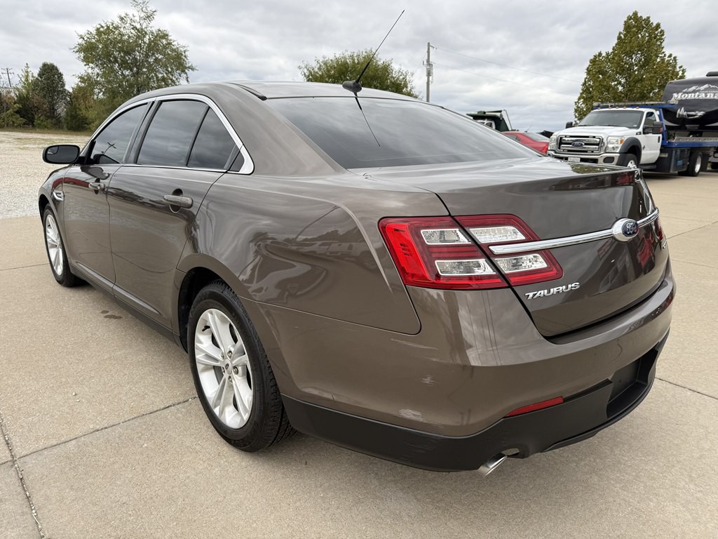 2016 Ford Taurus Image 5