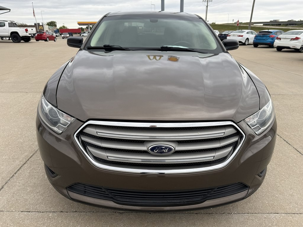 2016 Ford Taurus Image 8
