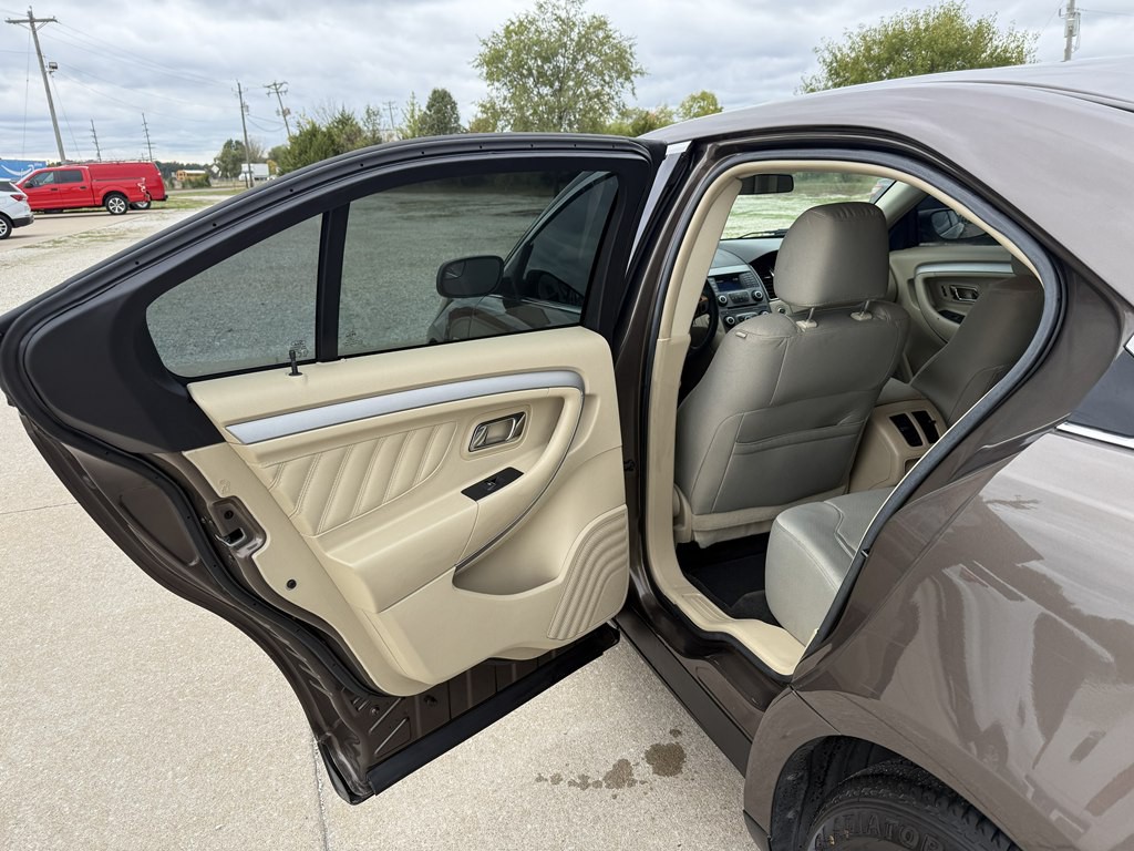2016 Ford Taurus Image 14