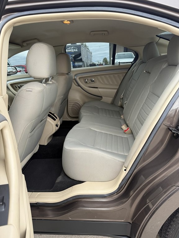 2016 Ford Taurus Image 15