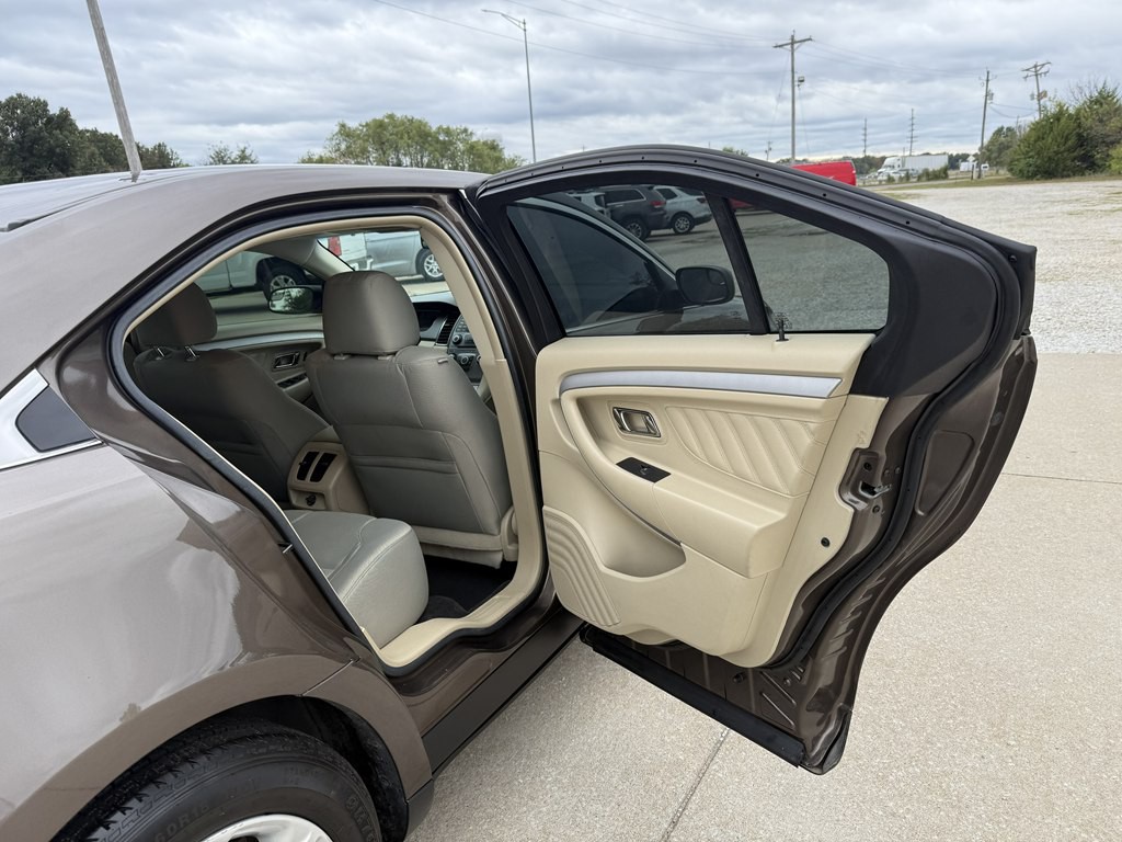 2016 Ford Taurus Image 16