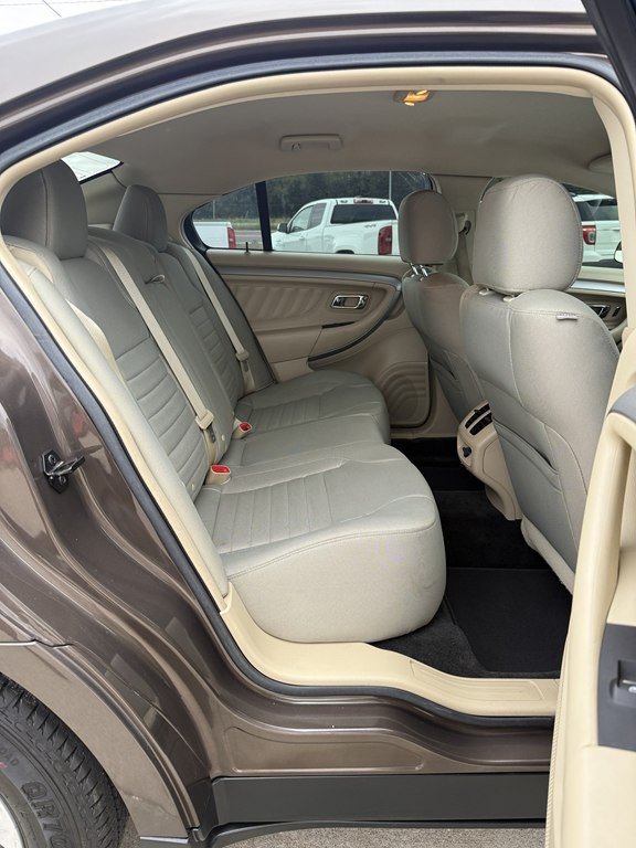 2016 Ford Taurus Image 17