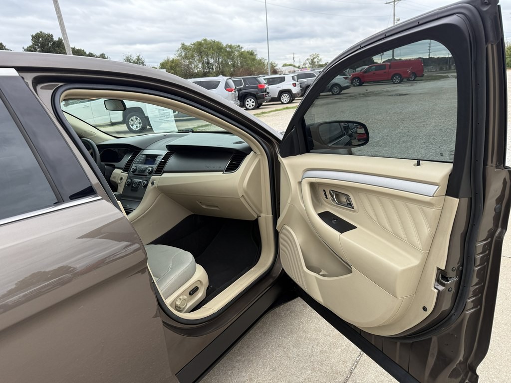 2016 Ford Taurus Image 18