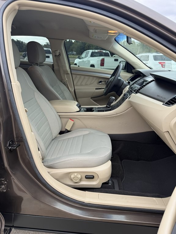 2016 Ford Taurus Image 19