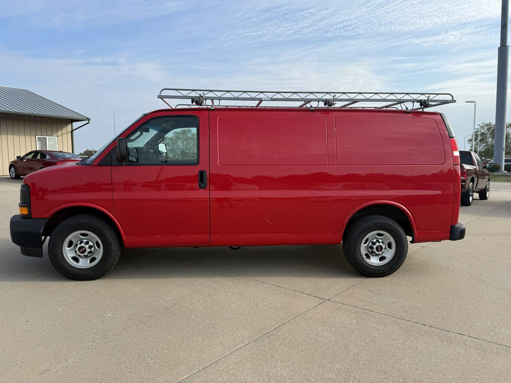 2017 GMC Savana Image 2