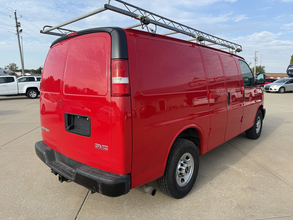 2017 GMC Savana Image 5