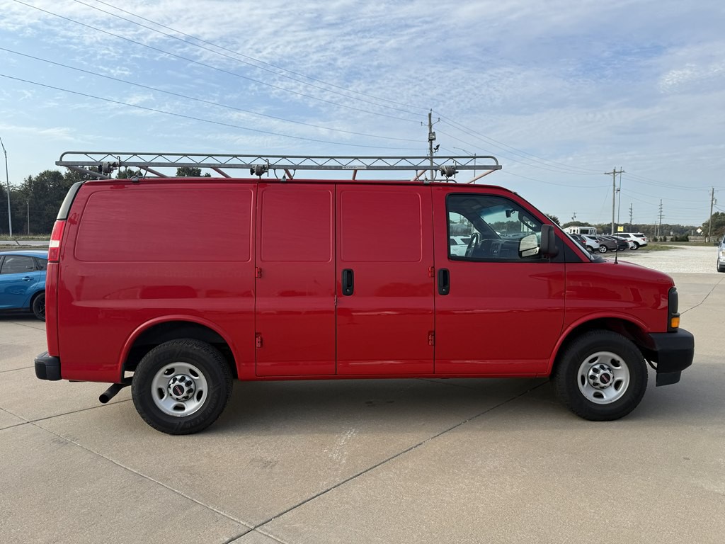 2017 GMC Savana Image 6