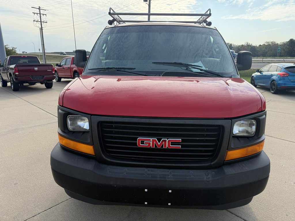 2017 GMC Savana Image 8