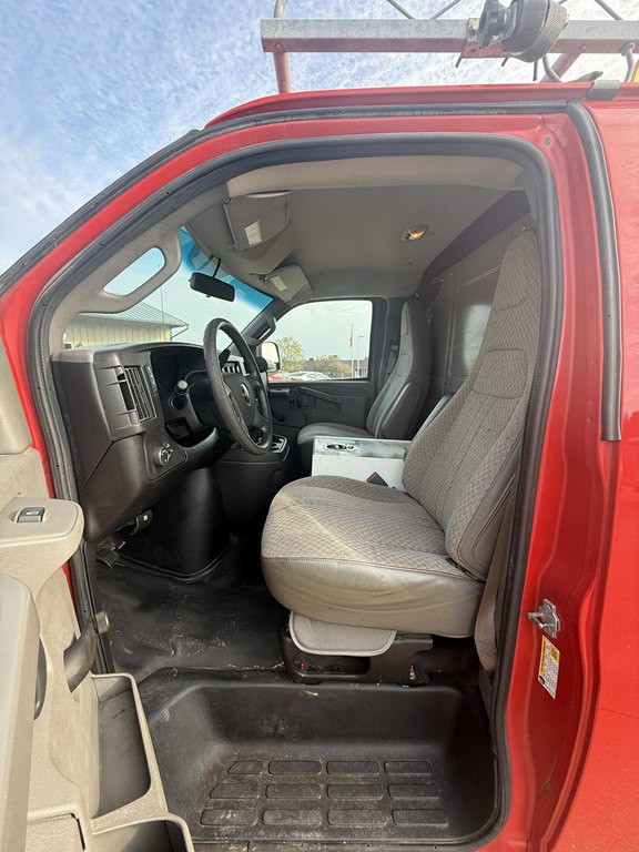 2017 GMC Savana Image 10