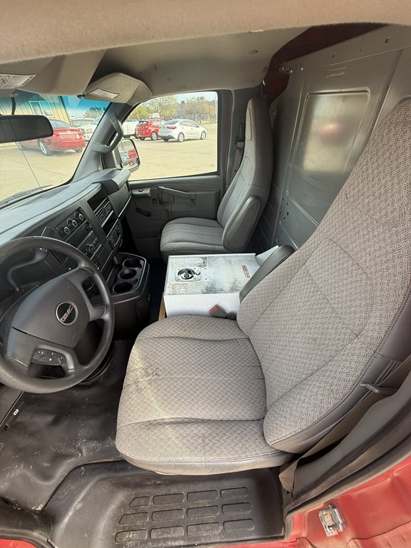 2017 GMC Savana Image 11