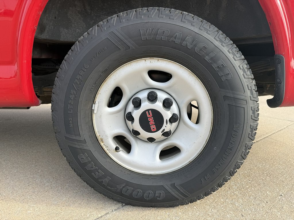 2017 GMC Savana Image 20