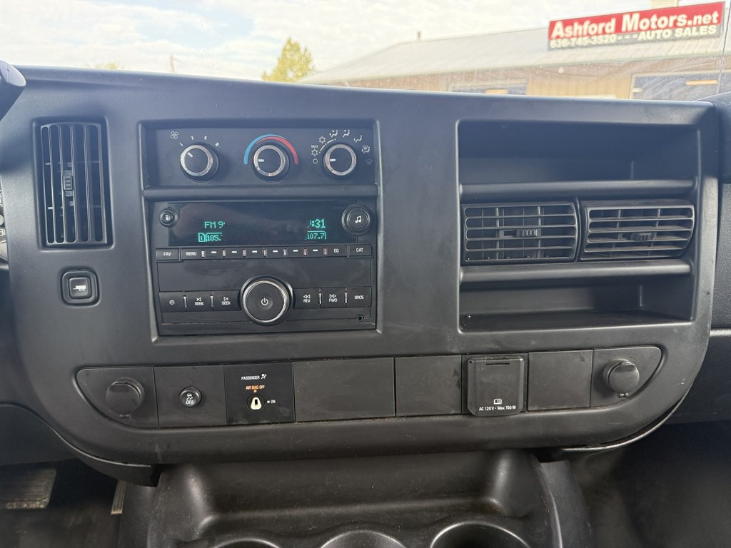 2017 GMC Savana Image 22