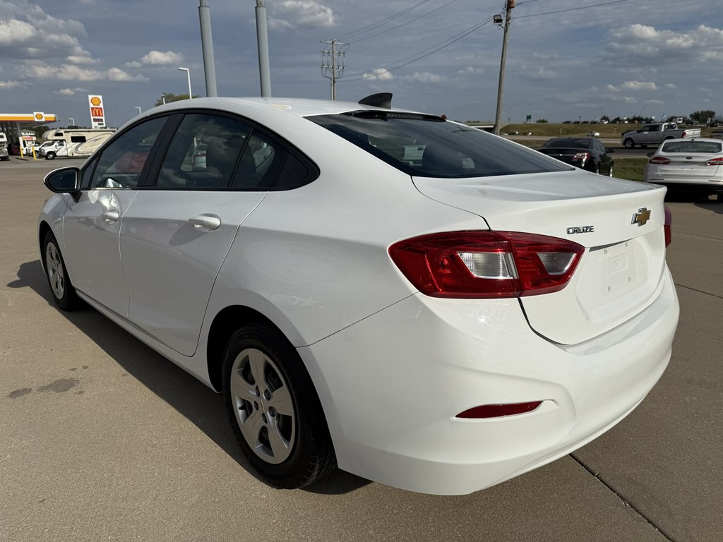 2017 Chevrolet Cruze Image 3