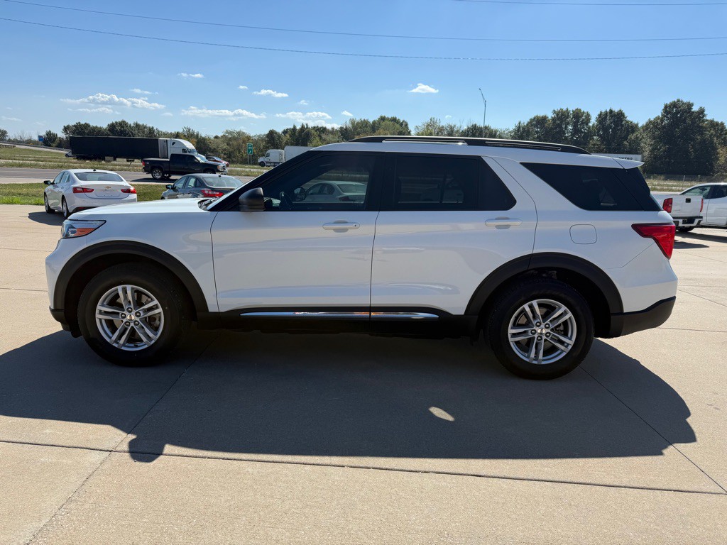 2020 Ford Explorer Image 2