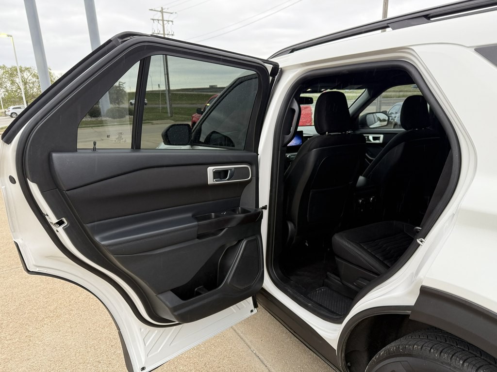 2020 Ford Explorer Image 13