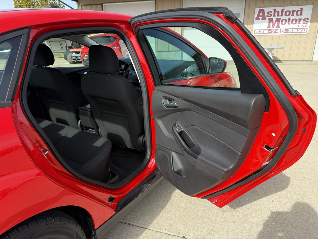 2015 Ford Focus Image 15