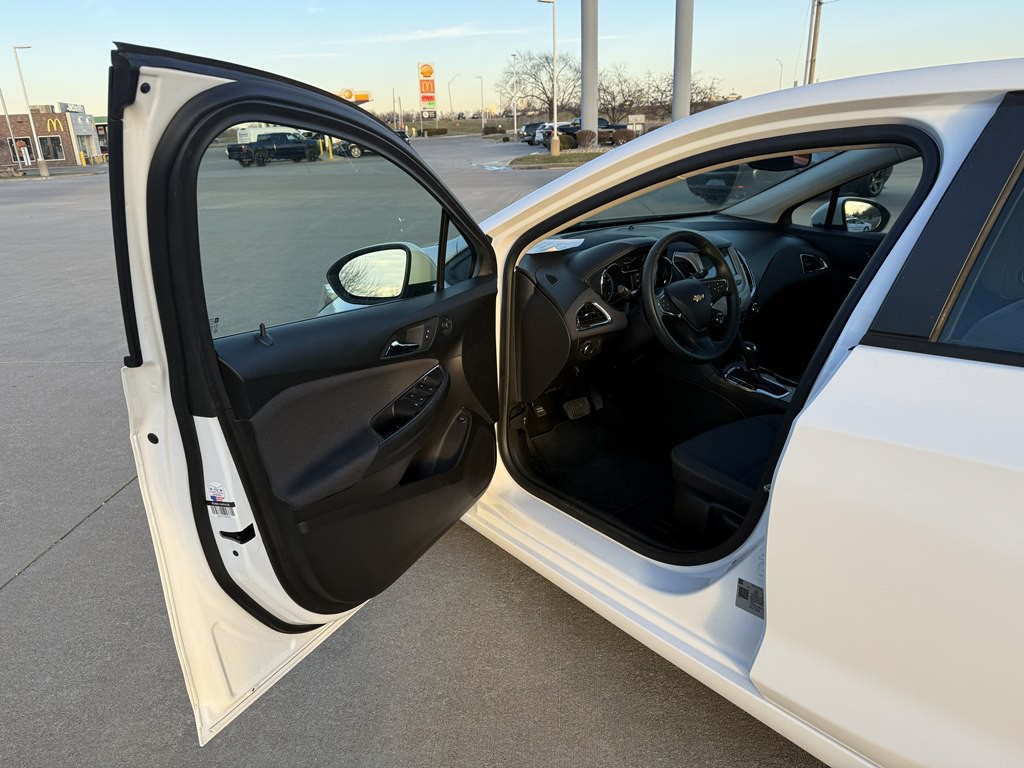2018 Chevrolet Cruze Image 8