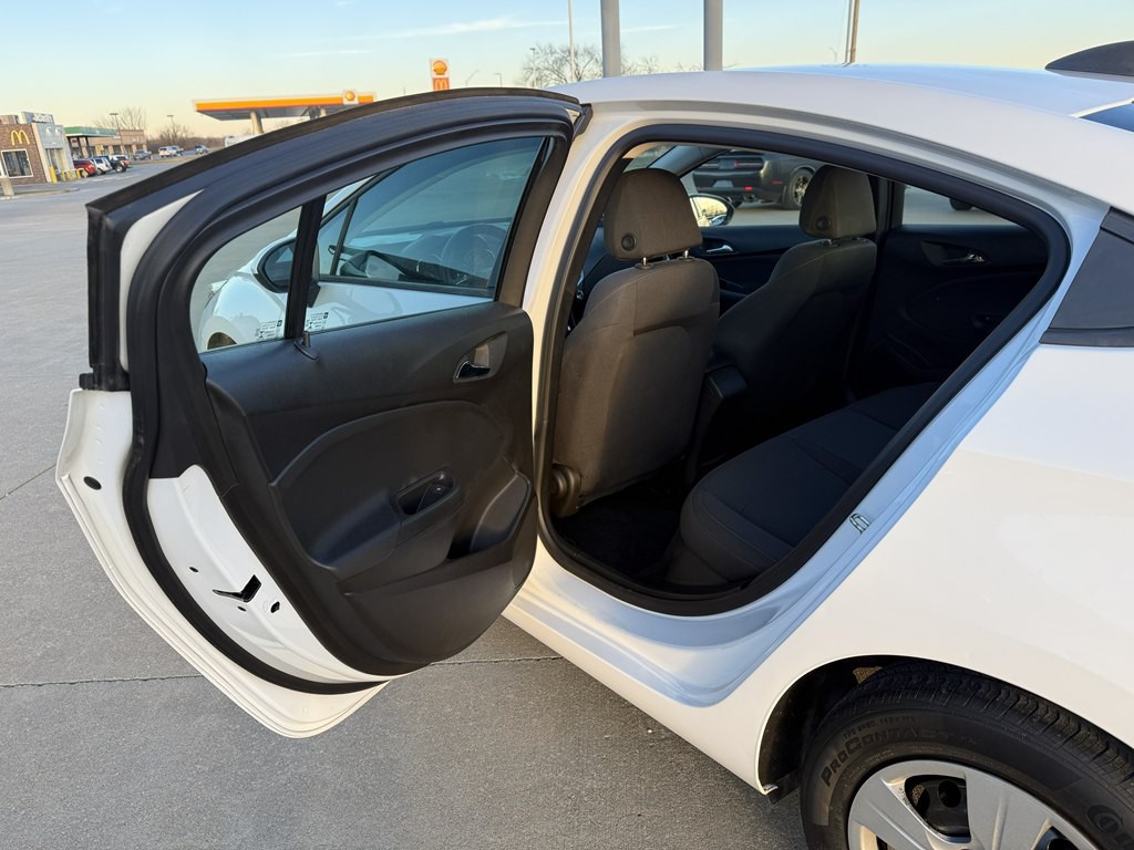 2018 Chevrolet Cruze Image 10