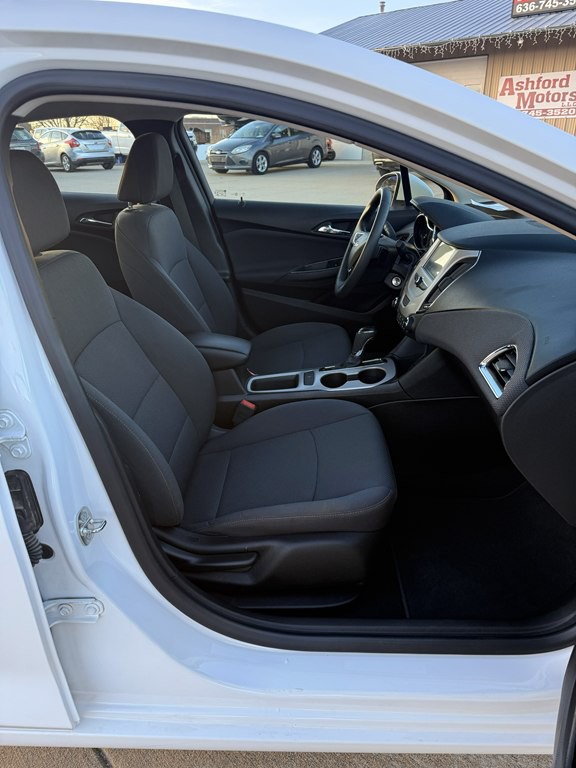 2018 Chevrolet Cruze Image 17