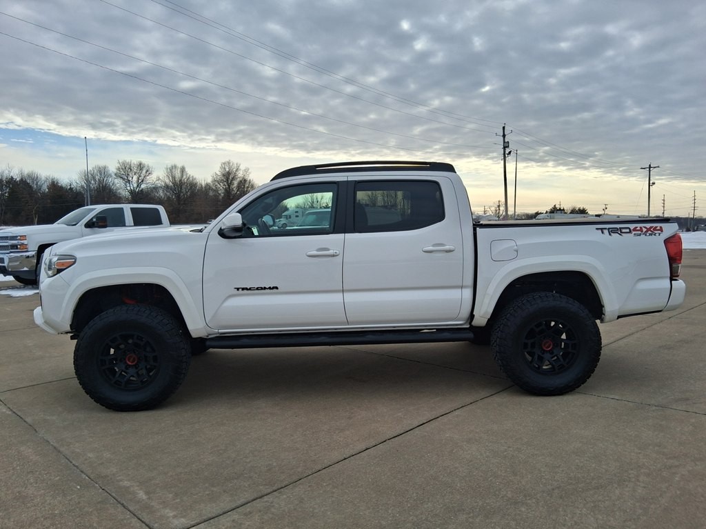 2016 Toyota Tacoma Image 2