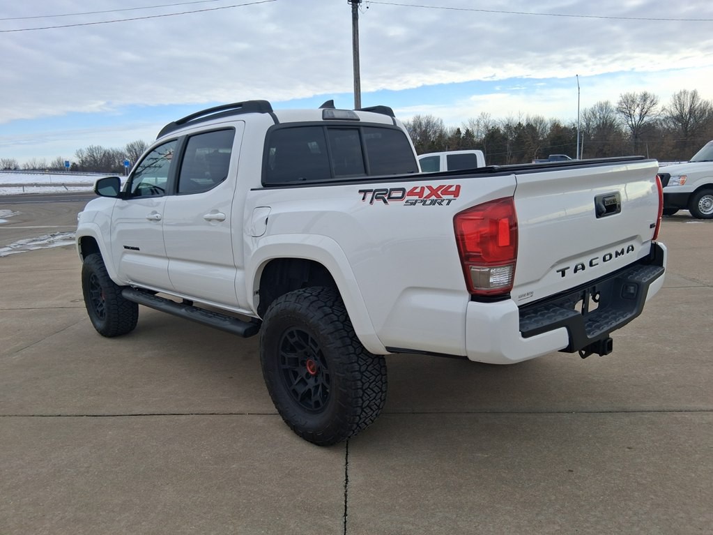 2016 Toyota Tacoma Image 3