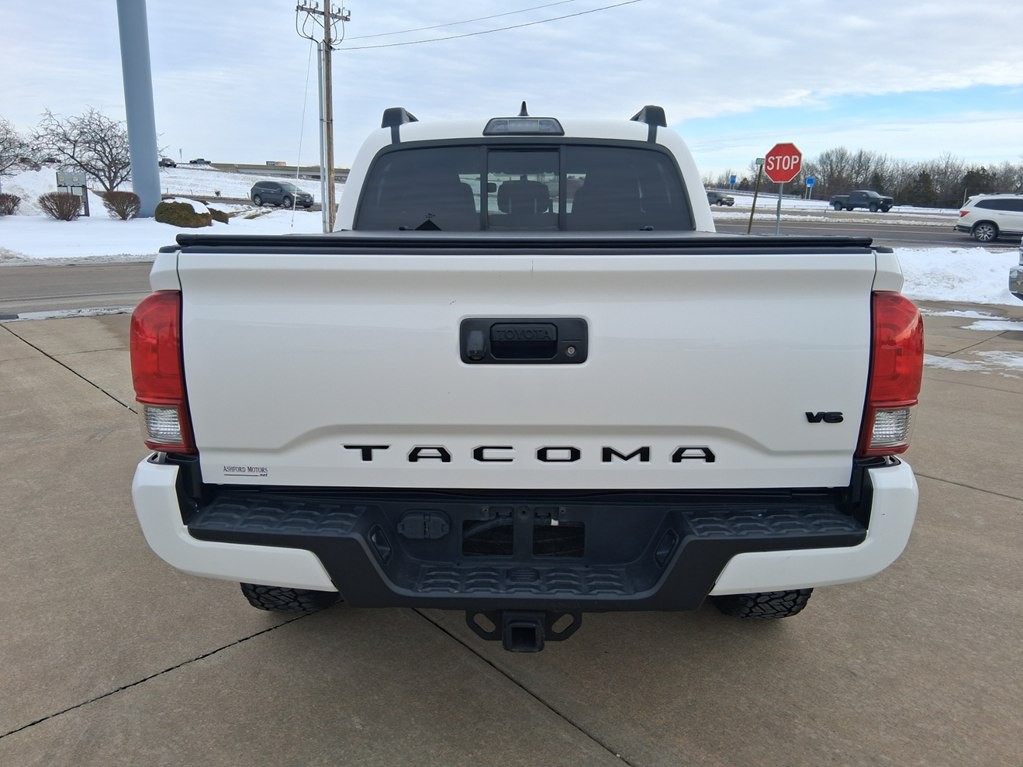 2016 Toyota Tacoma Image 4