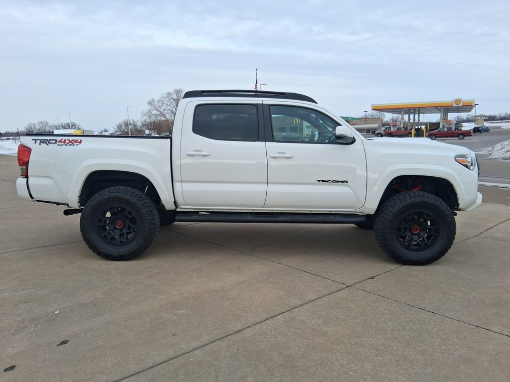2016 Toyota Tacoma Image 6