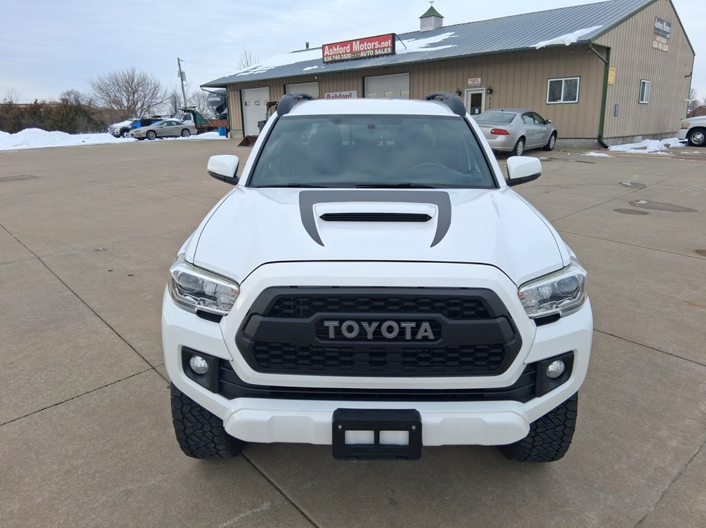 2016 Toyota Tacoma Image 8