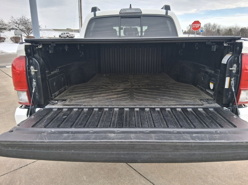 2016 Toyota Tacoma Image 9