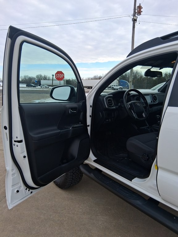 2016 Toyota Tacoma Image 13