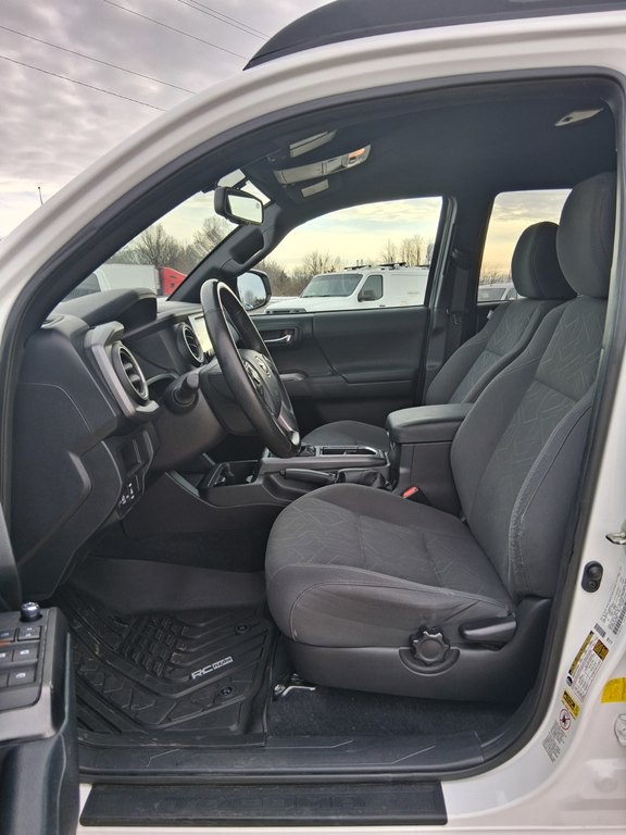 2016 Toyota Tacoma Image 14