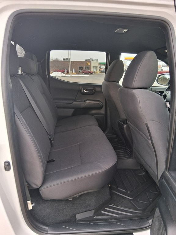 2016 Toyota Tacoma Image 18