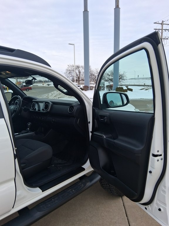 2016 Toyota Tacoma Image 19