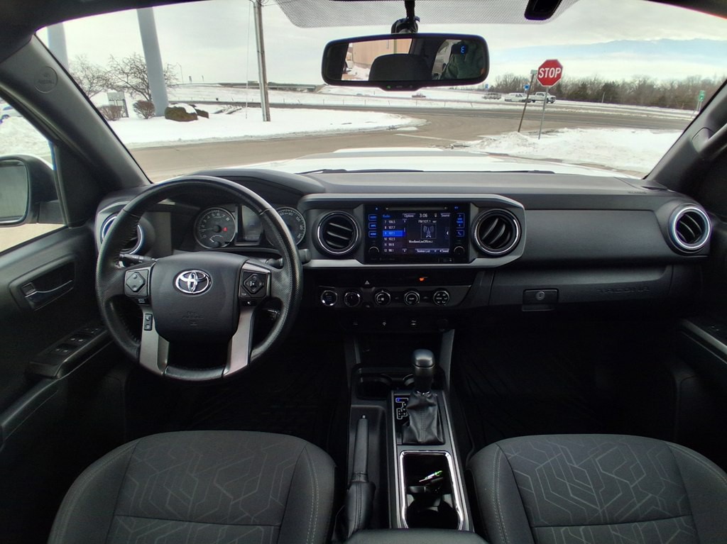 2016 Toyota Tacoma Image 21