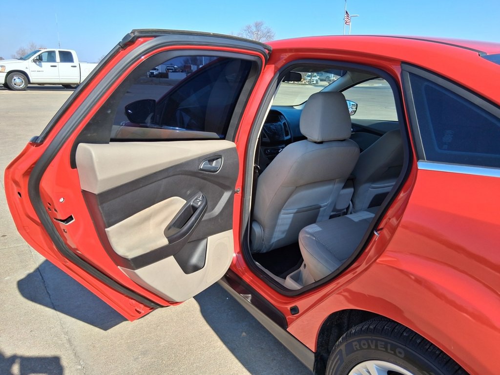 2012 Ford Focus Image 12