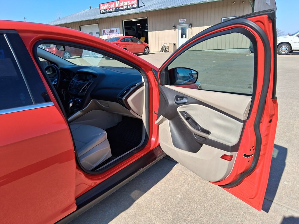 2012 Ford Focus Image 16