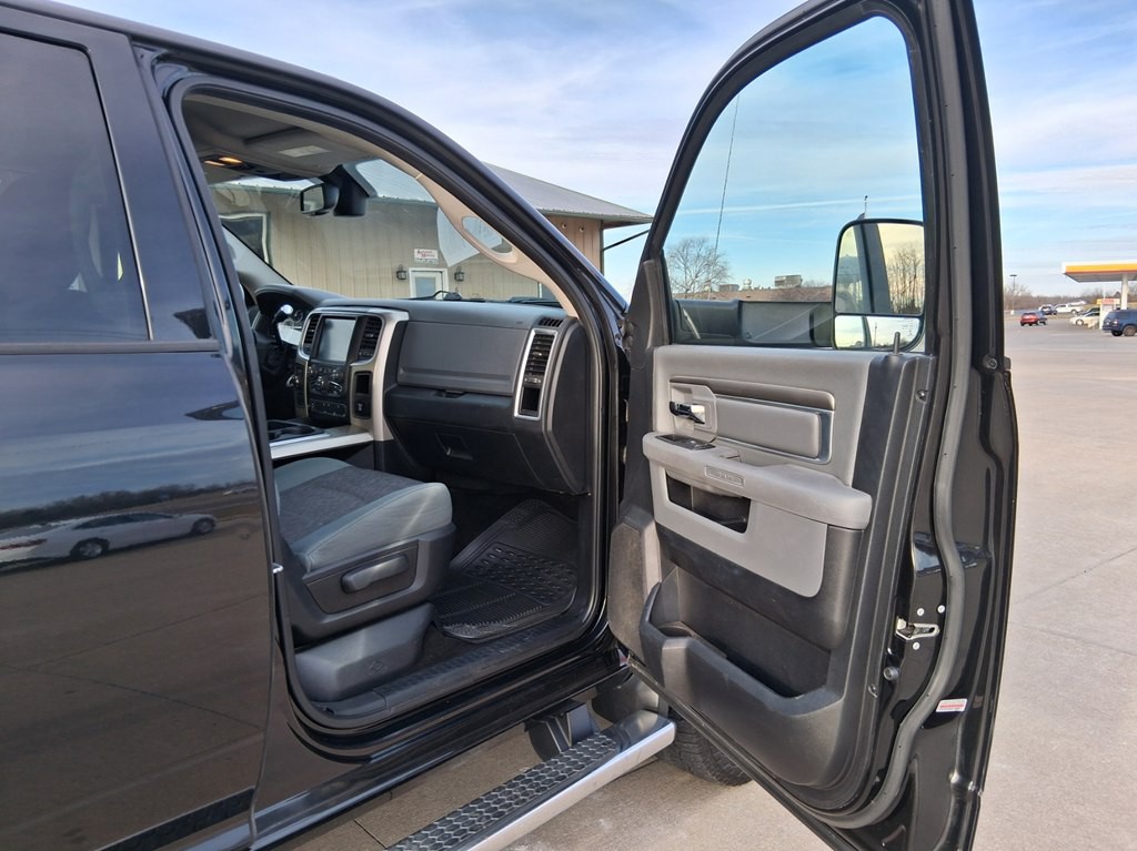 2015 RAM 2500 Image 17