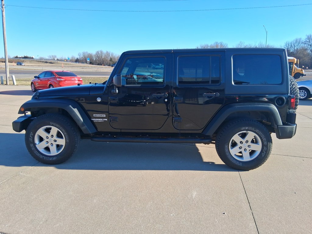 2012 Jeep Wrangler Unlimited Image 2