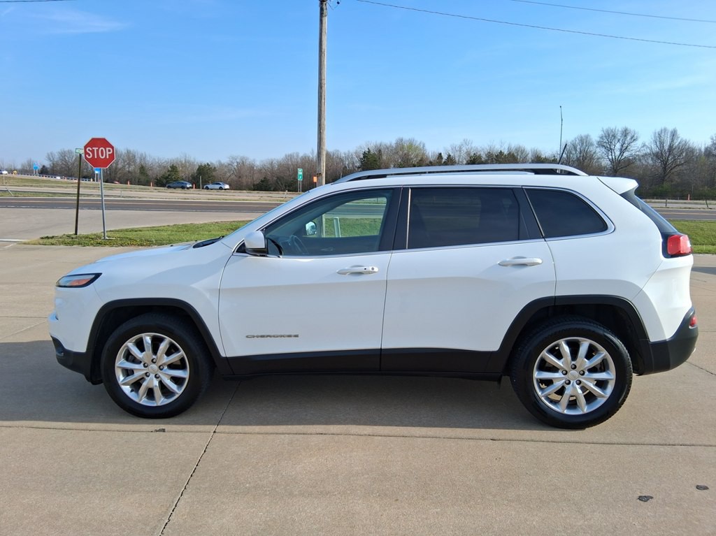 2017 Jeep Cherokee Image 2