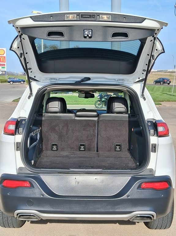 2017 Jeep Cherokee Image 5