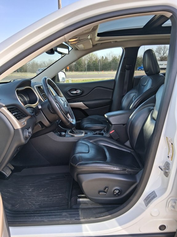 2017 Jeep Cherokee Image 12