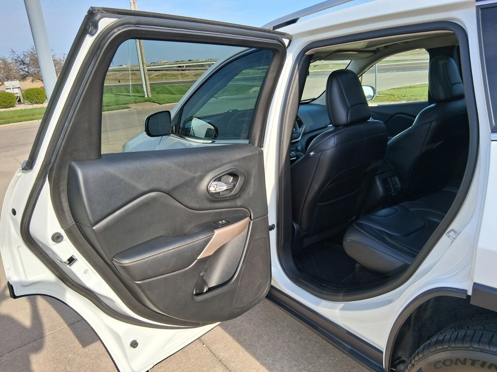 2017 Jeep Cherokee Image 13