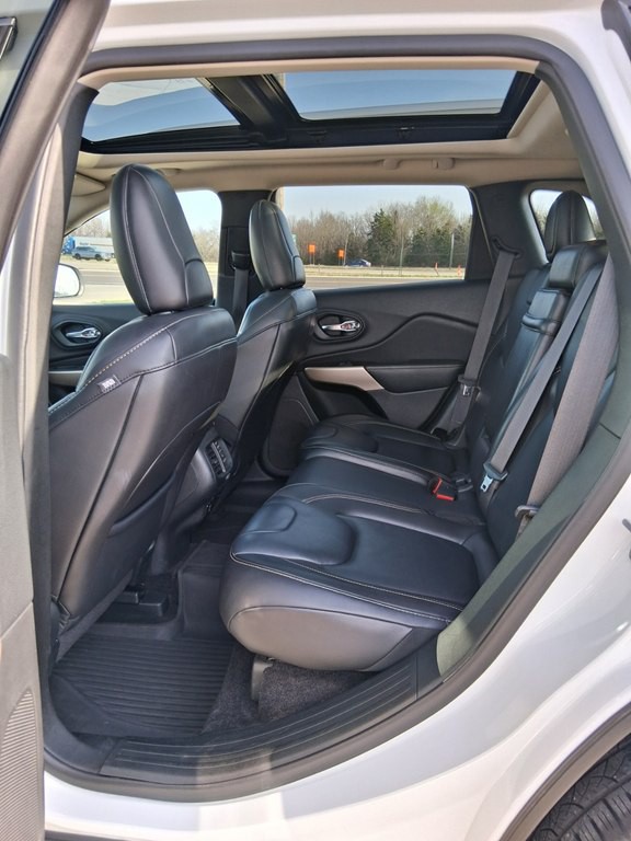 2017 Jeep Cherokee Image 14