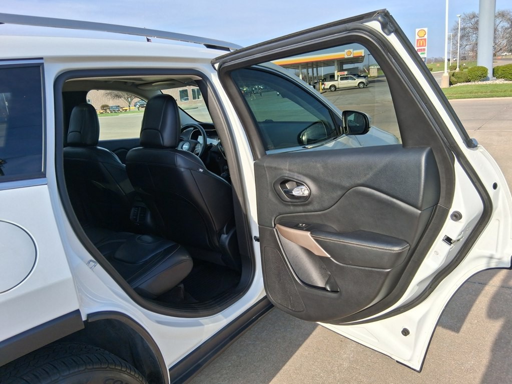 2017 Jeep Cherokee Image 15