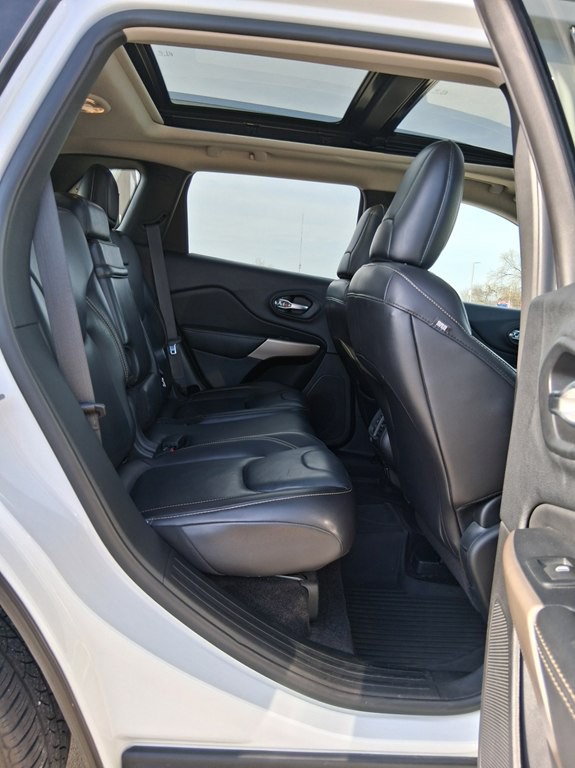 2017 Jeep Cherokee Image 16