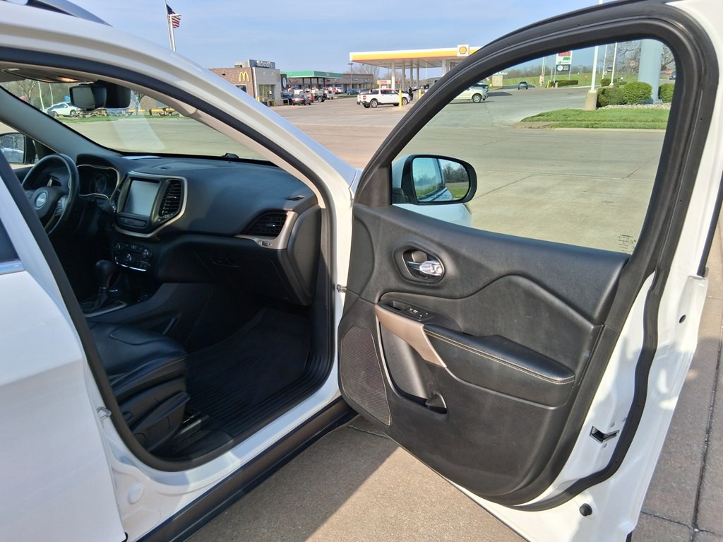 2017 Jeep Cherokee Image 17