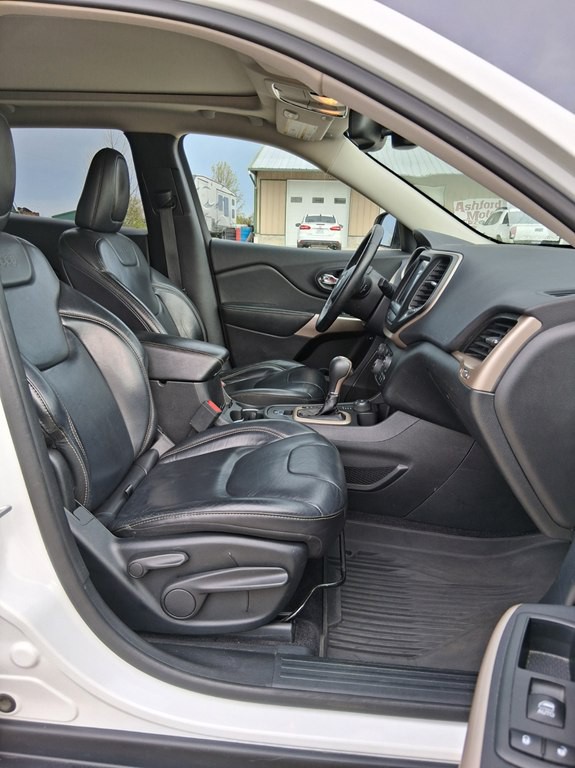 2017 Jeep Cherokee Image 18