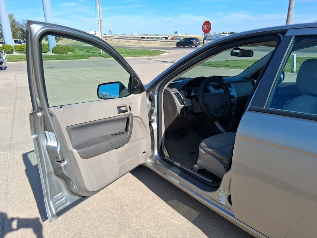 2008 Ford Focus Image 12