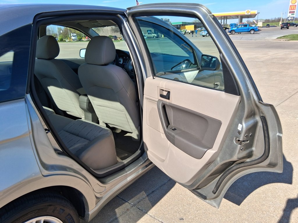 2008 Ford Focus Image 16